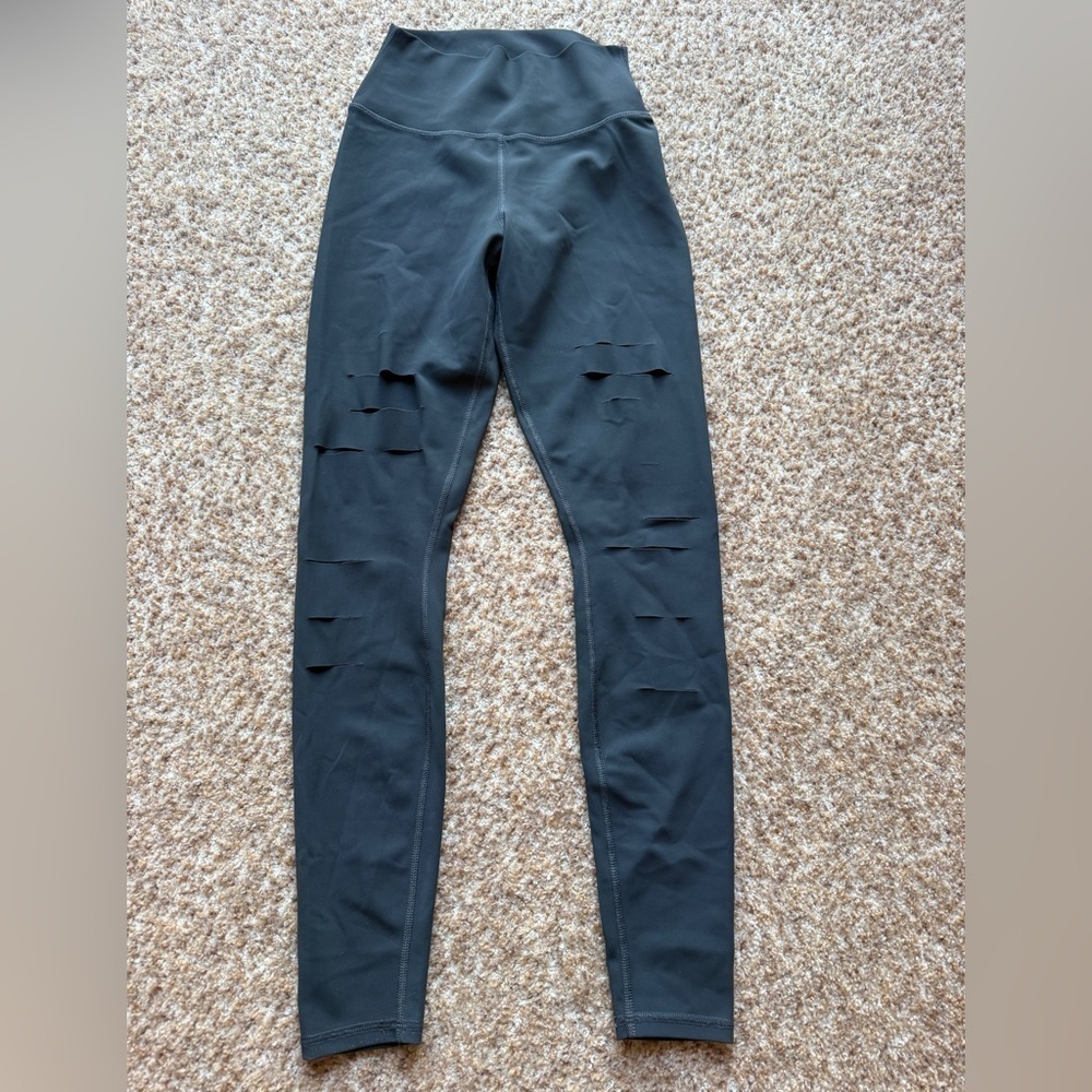 ALO YOGA HIGH-WAIST RIPPED WARRIOR LEGGING Small Anthracite